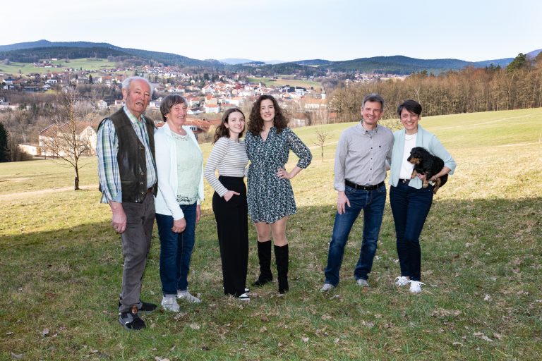 Waldpension_Familienfoto_Gastgeber