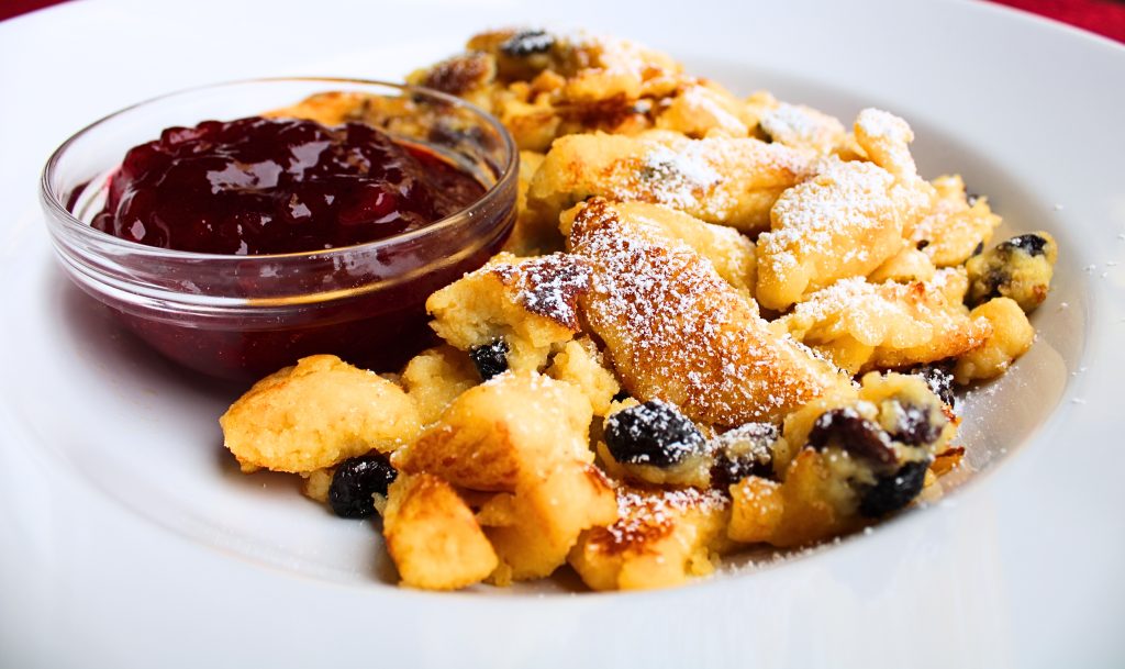 Süßer Genuss – Unser fluffiger Kaiserschmarn für unvergessliche Momente.