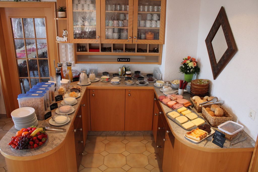Genießen Sie ein reichhaltiges und abwechslungsreiches Frühstücksbuffet in entspannter Atmosphäre